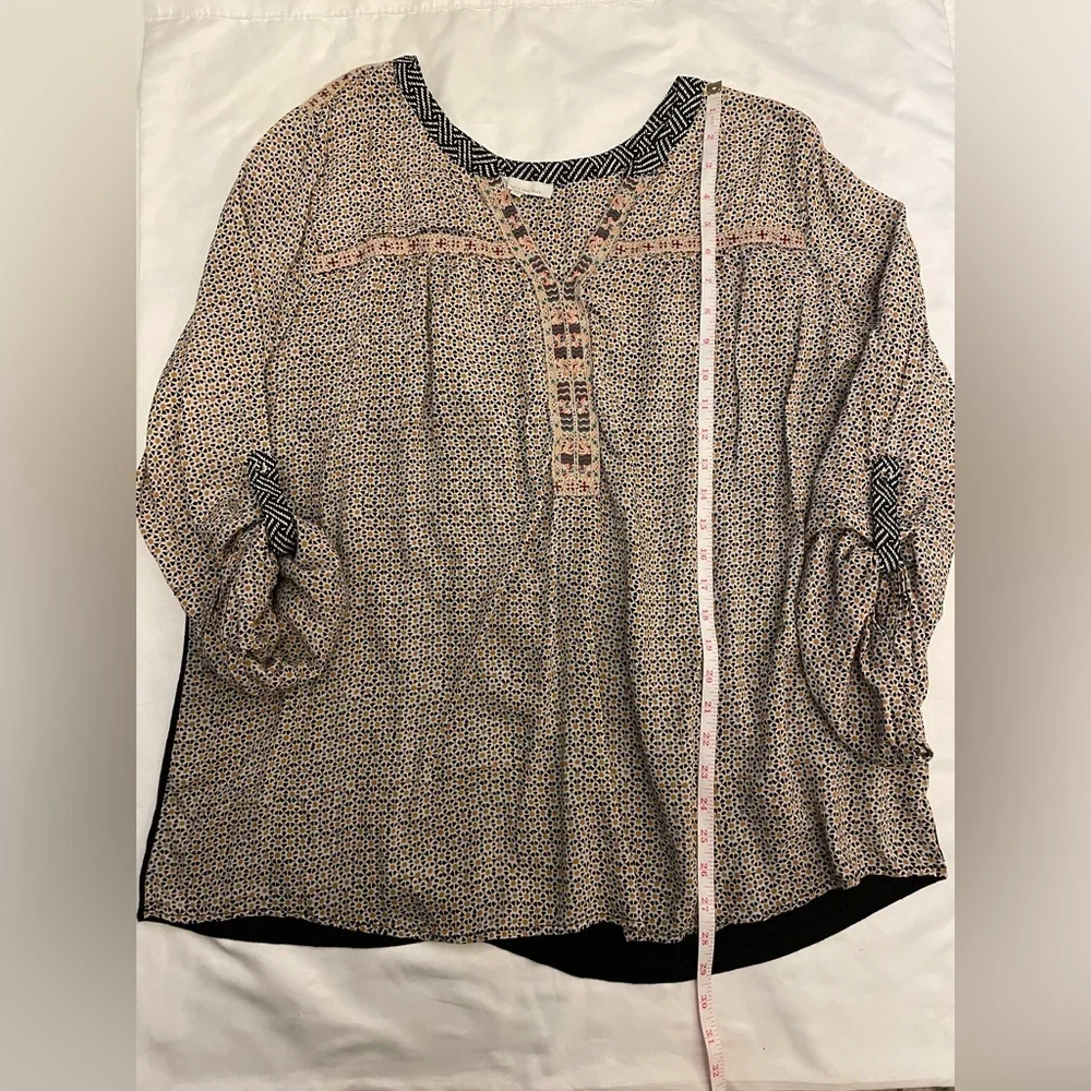 B skies are blue size 2X abstract blouse - Picture 10 of 11